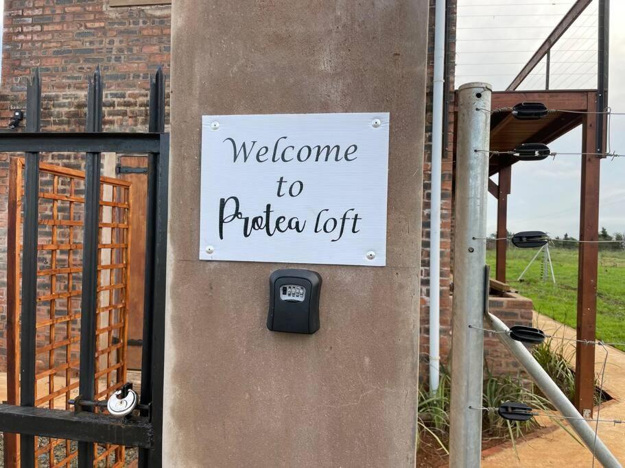 Protea Loft - Romantic Stay - No Load Shedding Хилтън Екстериор снимка