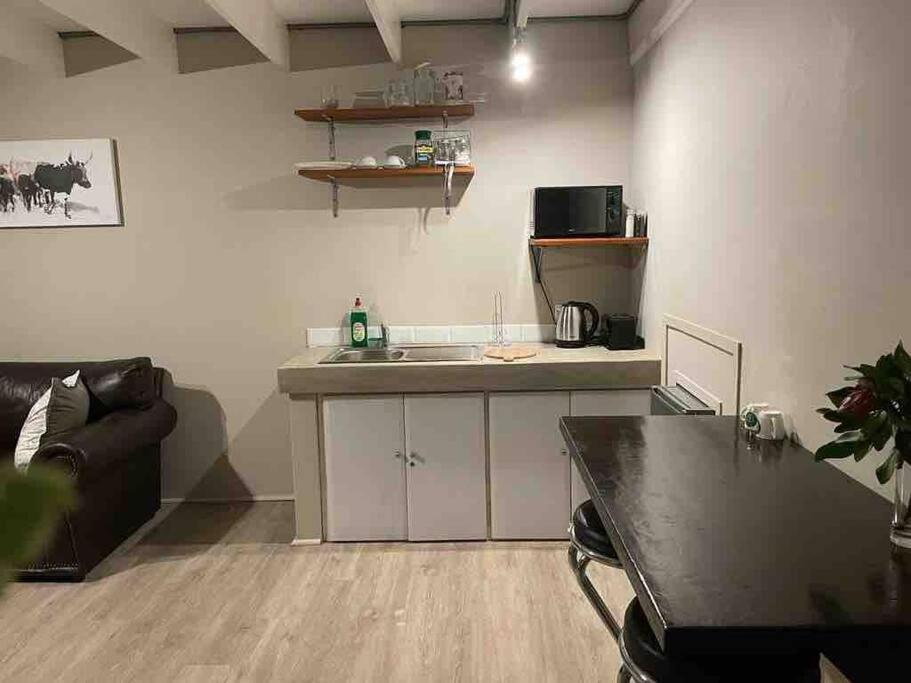 Protea Loft - Romantic Stay - No Load Shedding Хилтън Екстериор снимка